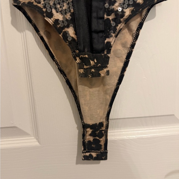 Leopard Print Sheer Chemise bodysuit - Picture 4 of 8